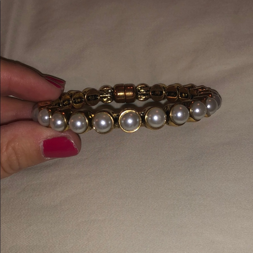 Gold w/pear magnetic